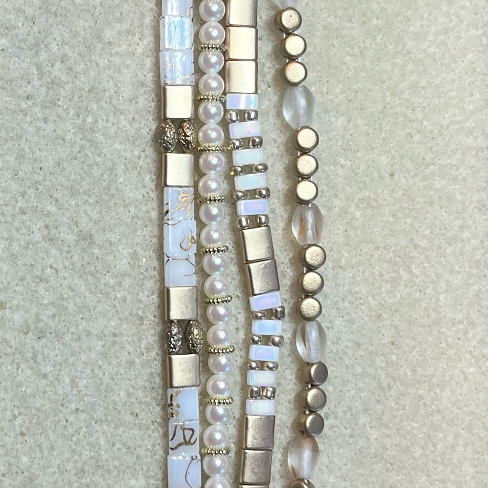 Elegant Pearl and Gold Beaded Bracelet